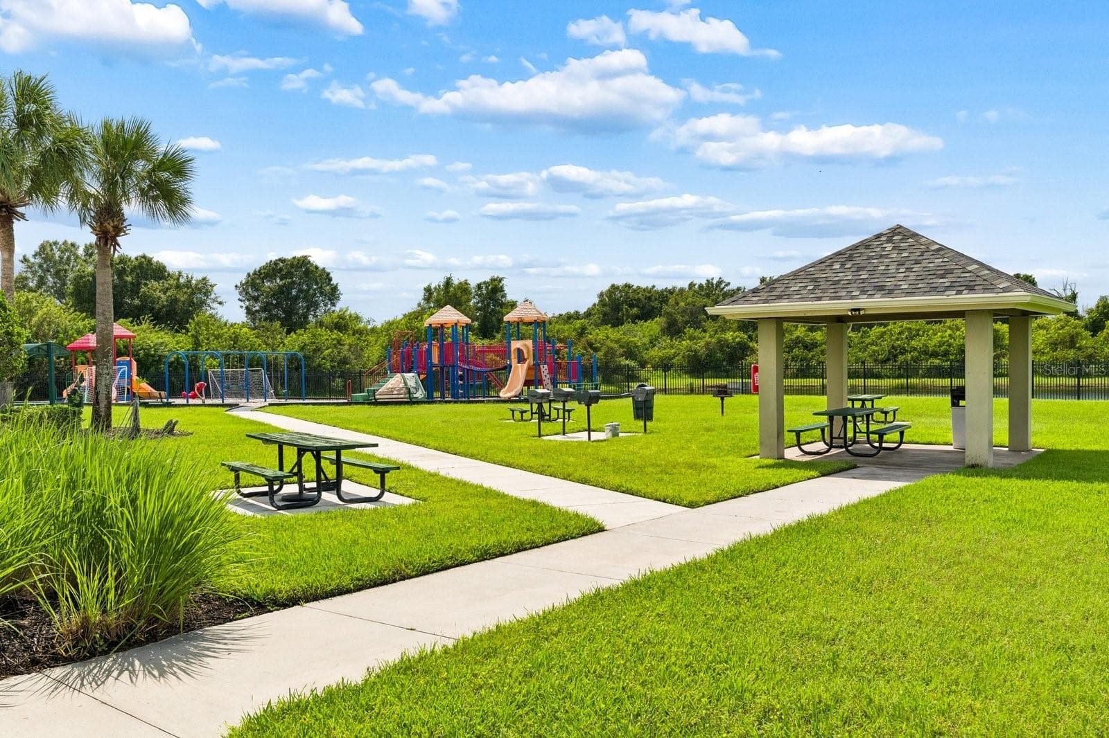 Community park with grills and gazebo - 11327 BRIGHTON KNOLL LOOP, RIVERVIEW