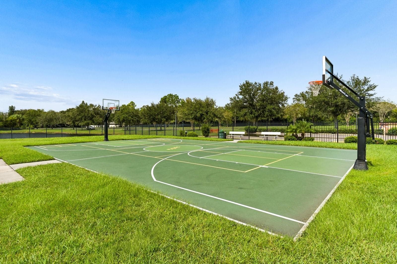 Community basketball court - 11327 BRIGHTON KNOLL LOOP, RIVERVIEW