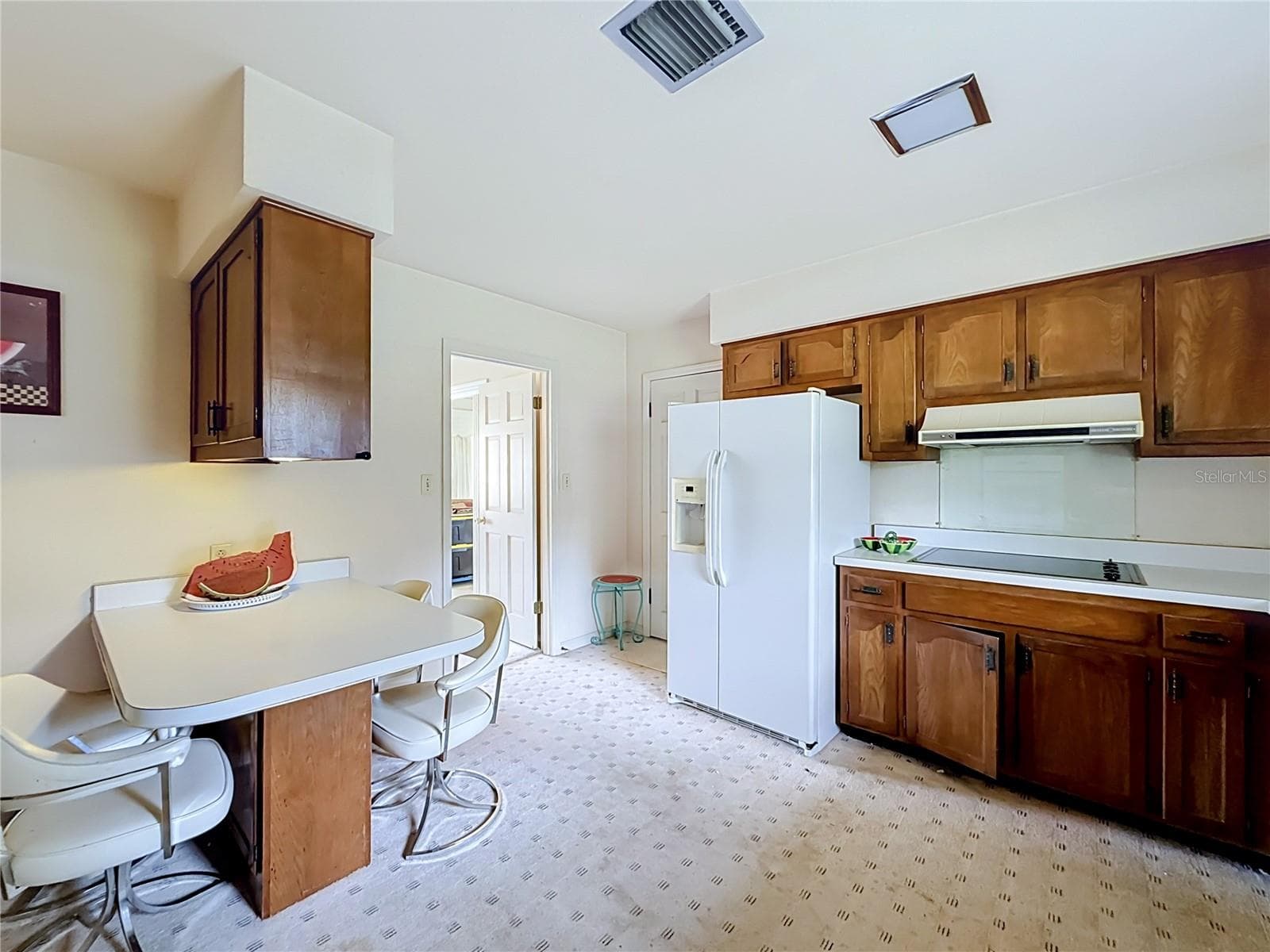 Eat-In Kitchen - 8038 SPRING DR, YALAHA