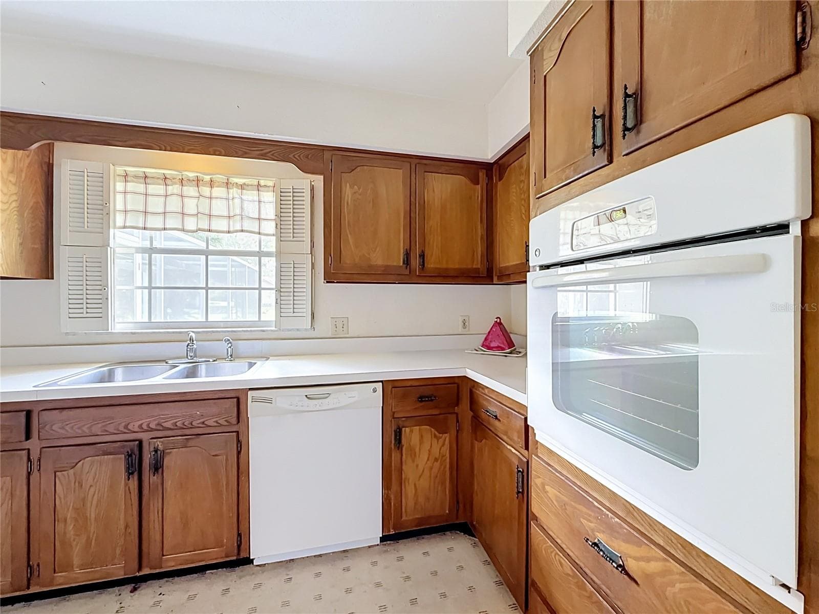 Single Family Residence at 8038 SPRING DR, YALAHA, photo 11 of 46