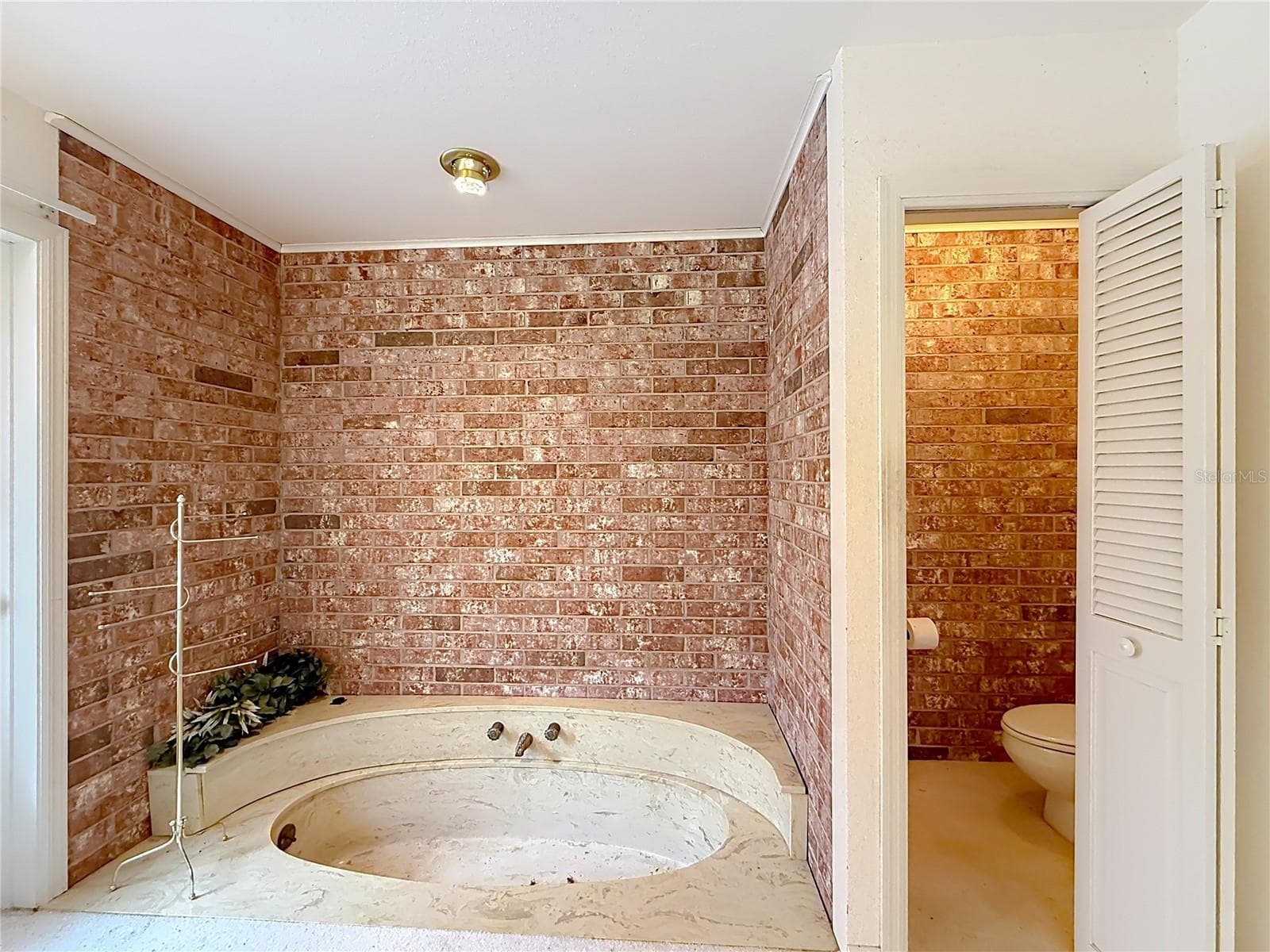 Garden Tub - 8038 SPRING DR, YALAHA