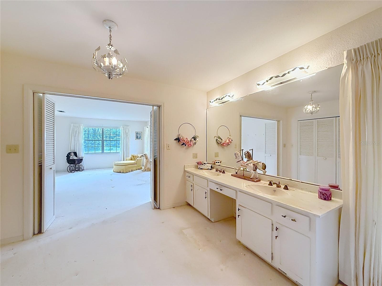 Primary Bathroom to Bedroom - 8038 SPRING DR, YALAHA