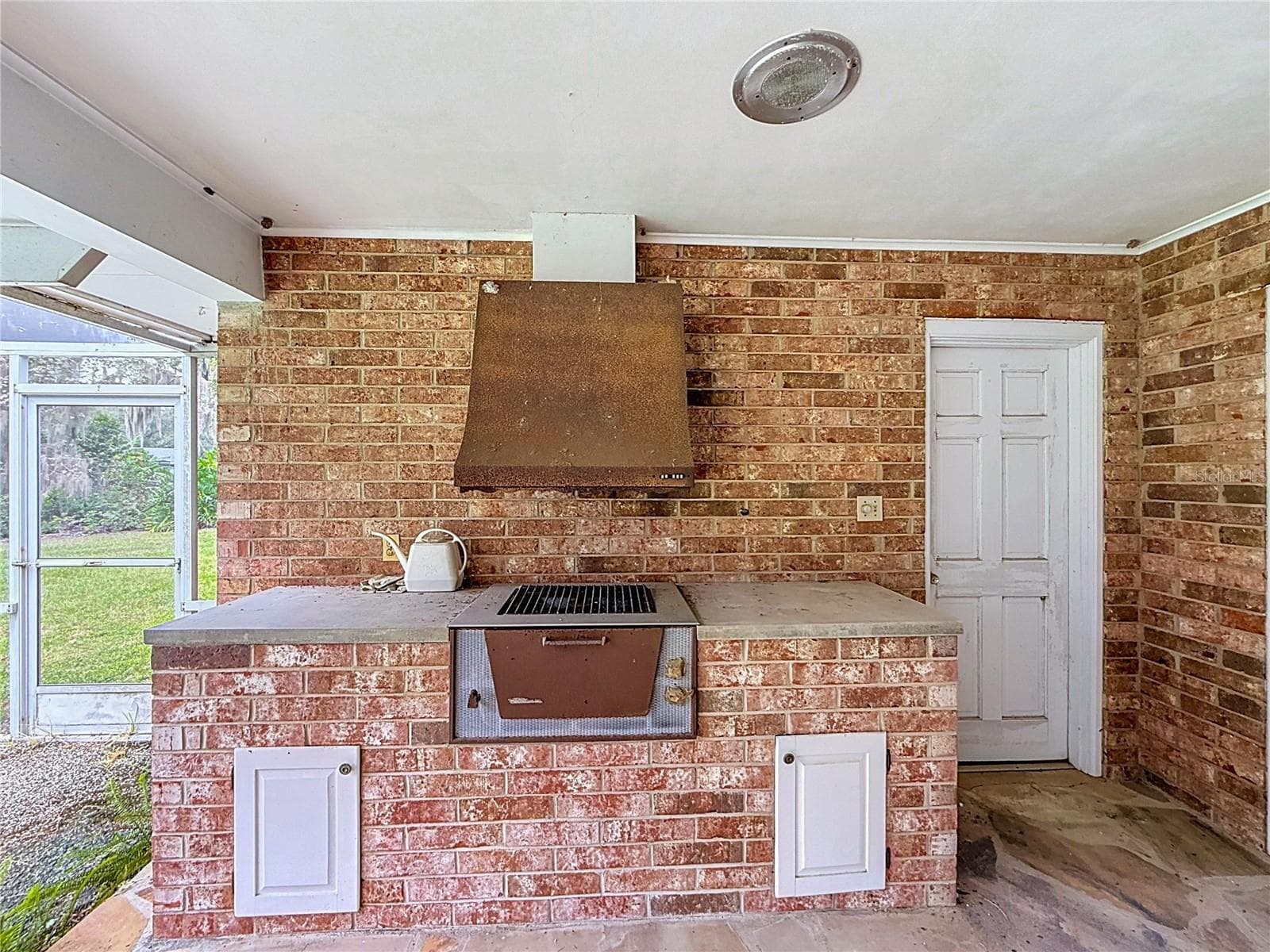 Grill Station - 8038 SPRING DR, YALAHA