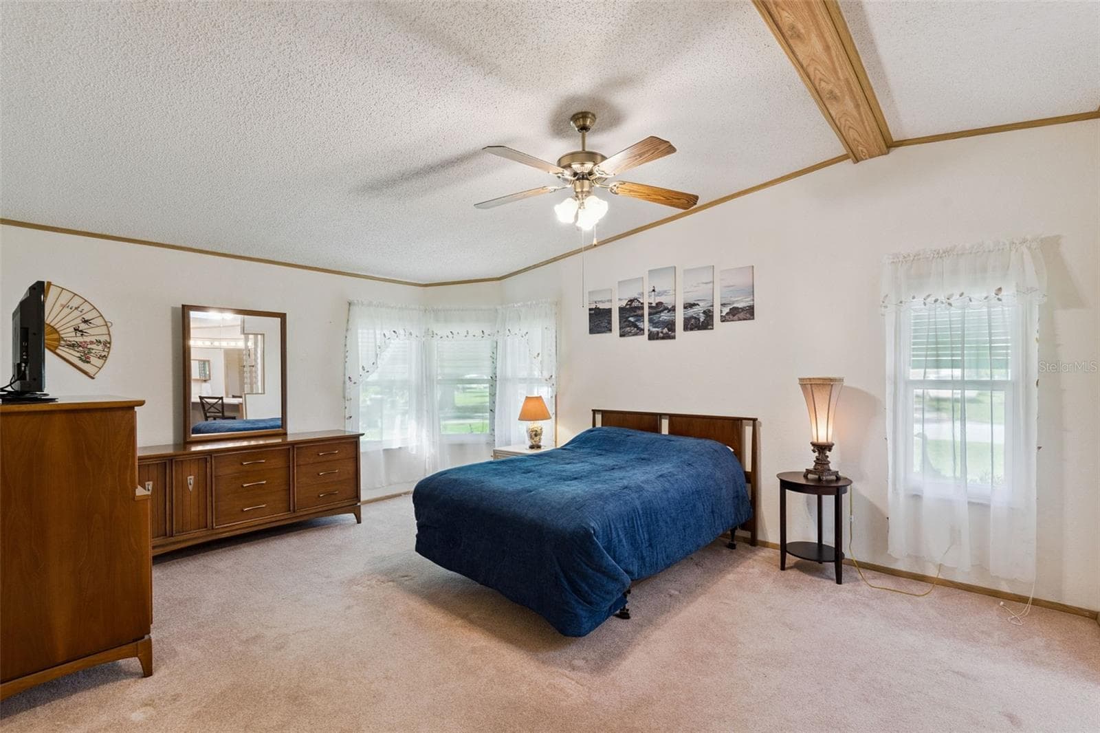 Spacious primary bedroom with corner windows and plenty of natural light - 25038 CLIFFORD HL, LEESBURG