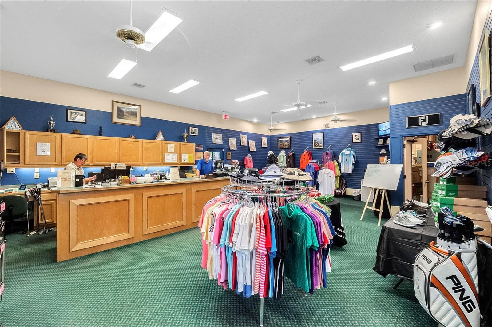 Community amenity: golf pro shop - 25038 CLIFFORD HL, LEESBURG