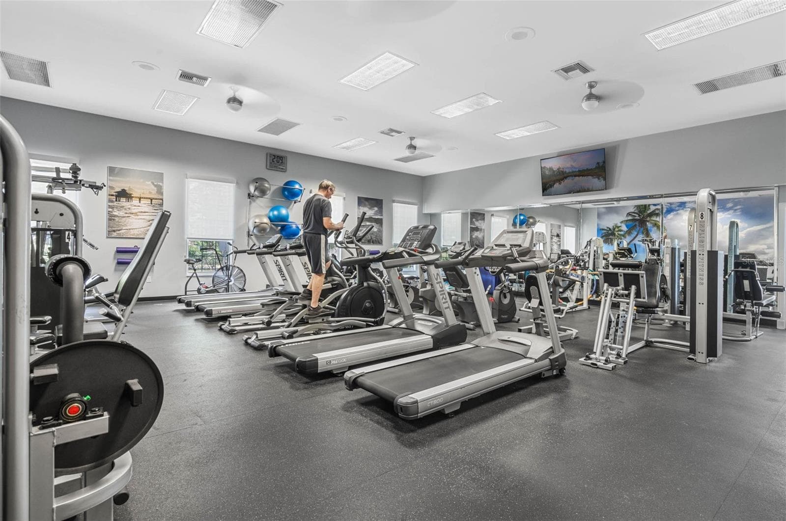 Community amenity: fitness center with treadmills and strength equipment - 25038 CLIFFORD HL, LEESBURG