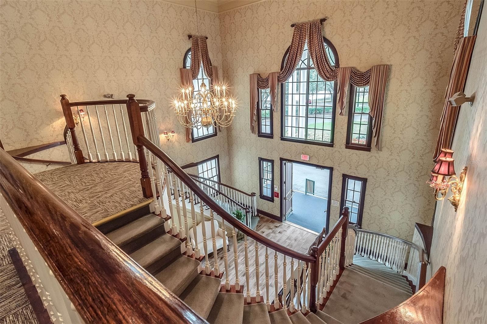 Community amenity: clubhouse staircase and two-story foyer - 25038 CLIFFORD HL, LEESBURG