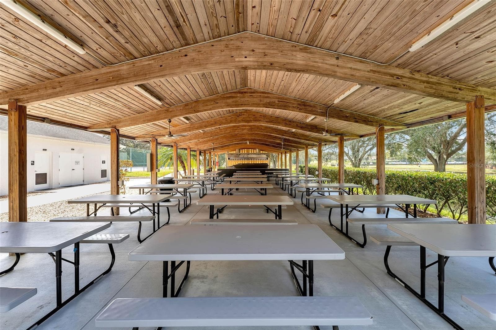 Community amenity: covered picnic pavilion - 25038 CLIFFORD HL, LEESBURG