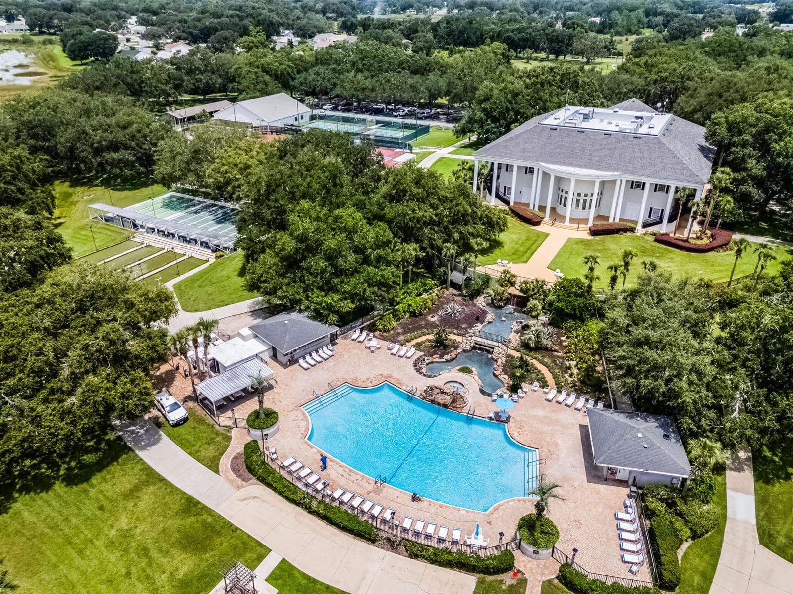 Community amenity: aerial view of the clubhouse, pool and courts - 25038 CLIFFORD HL, LEESBURG