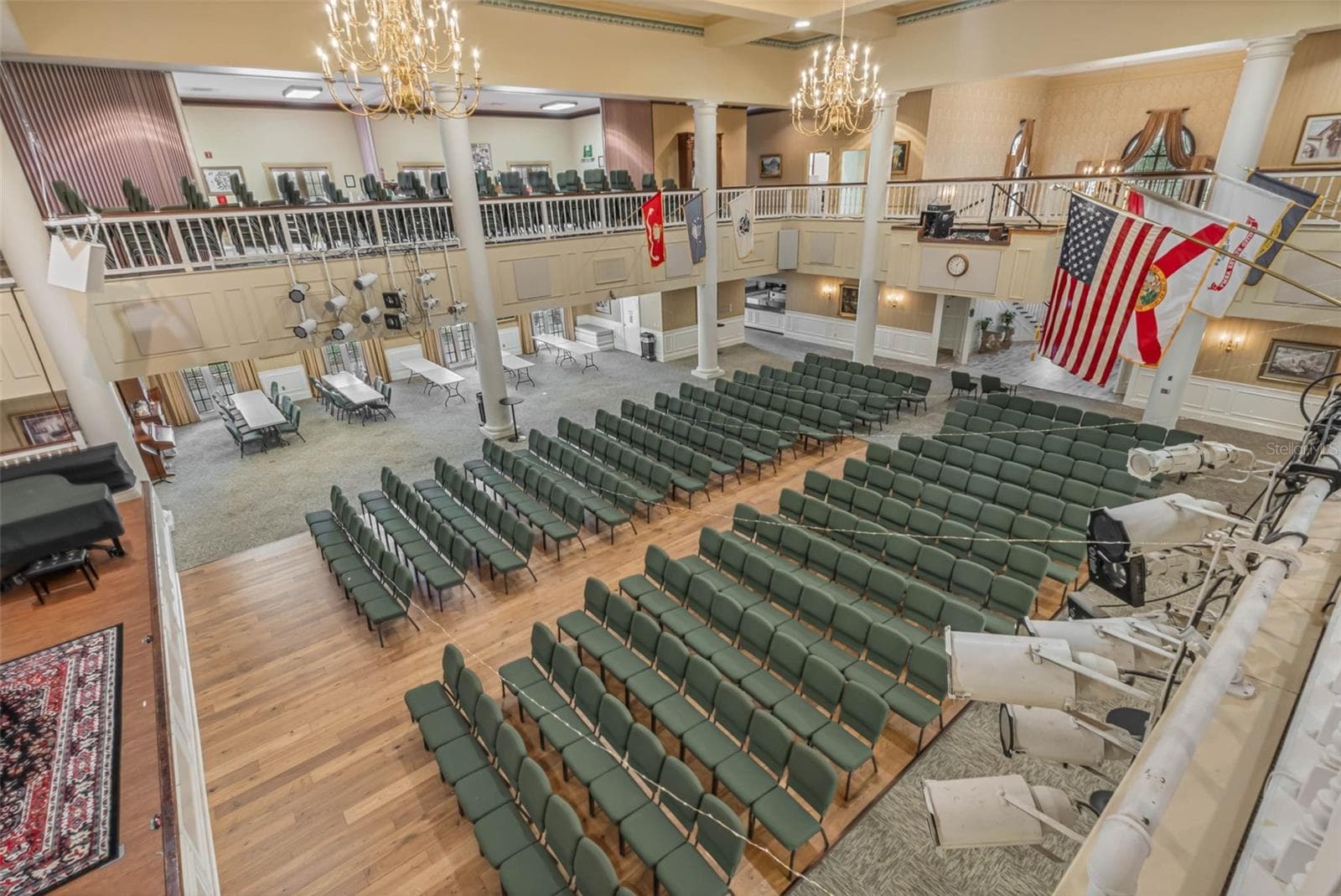Community amenity: main hall seen from the balcony - 25038 CLIFFORD HL, LEESBURG
