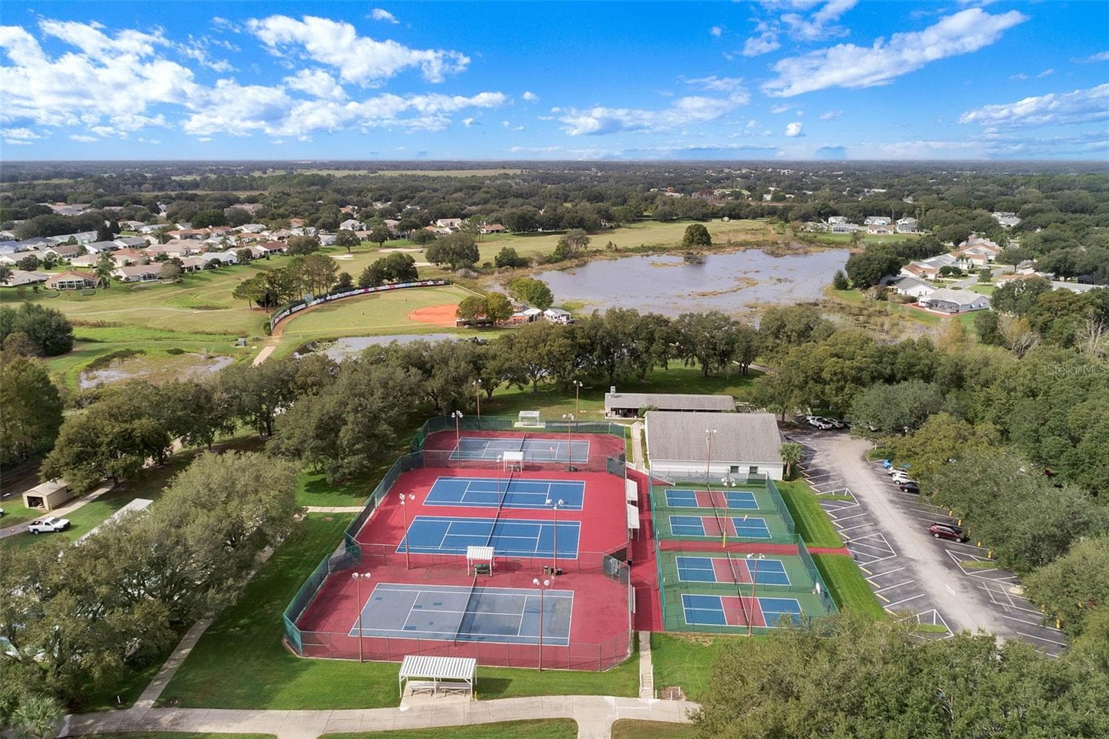 Community amenity: aerial view of the court complex and lake - 25038 CLIFFORD HL, LEESBURG
