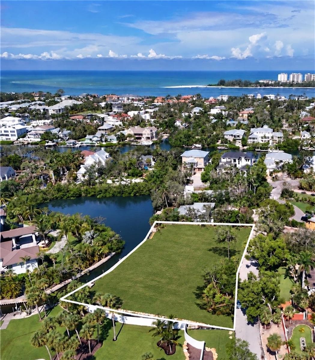 Backyard view. - 546 FREELING DR, SARASOTA