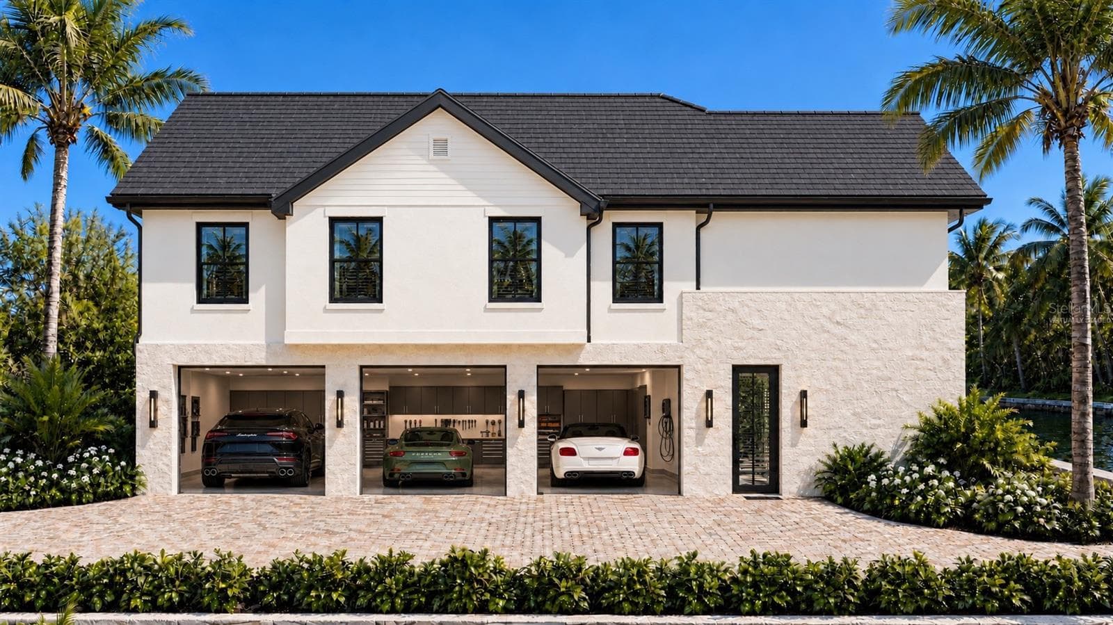 10-car garage space. Virtually staged. - 546 FREELING DR, SARASOTA