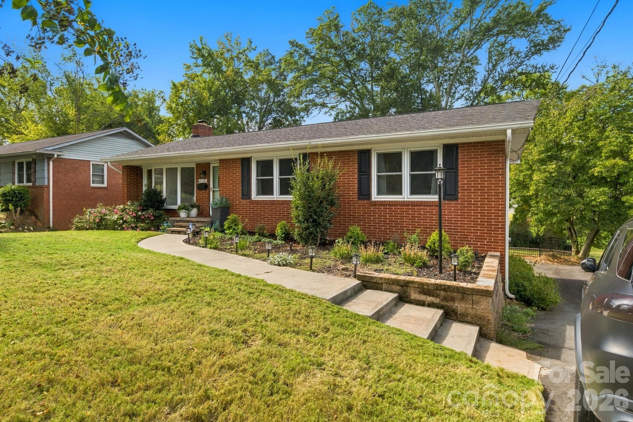 Single Family Residence at 6520 Candlewood Drive, Charlotte, photo 2 of 38