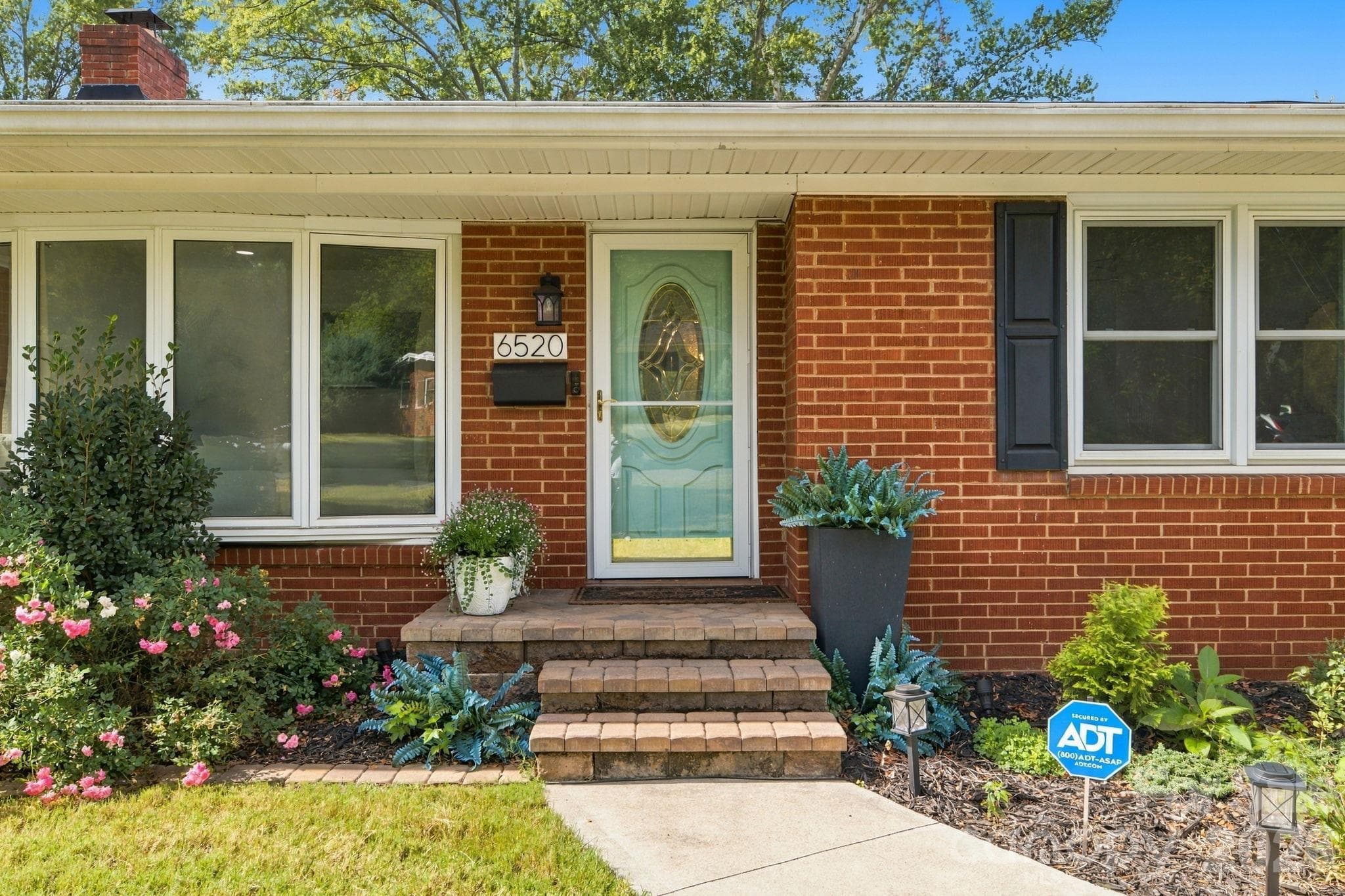 Single Family Residence at 6520 Candlewood Drive, Charlotte, photo 4 of 38