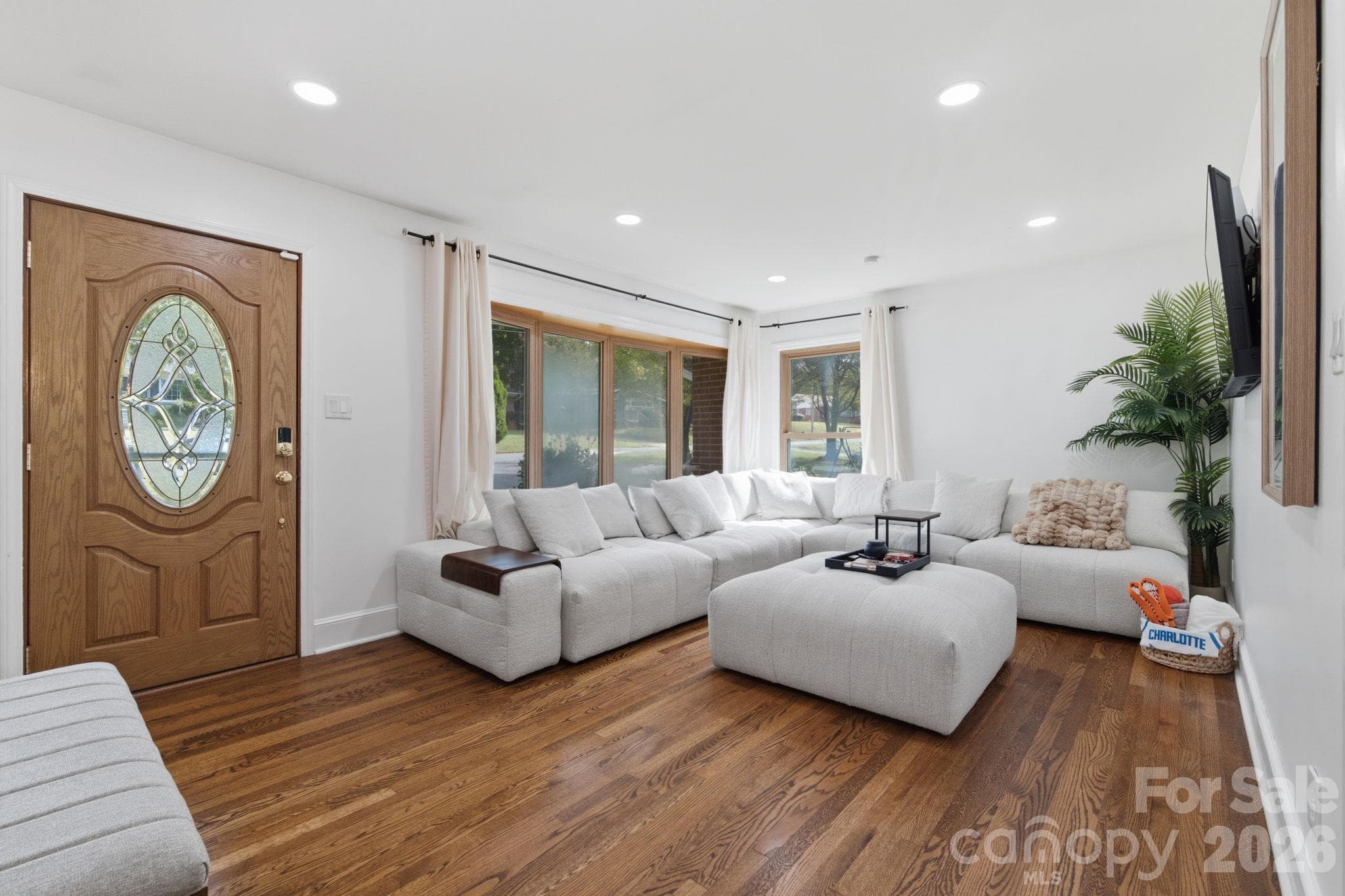 Single Family Residence at 6520 Candlewood Drive, Charlotte, photo 5 of 38