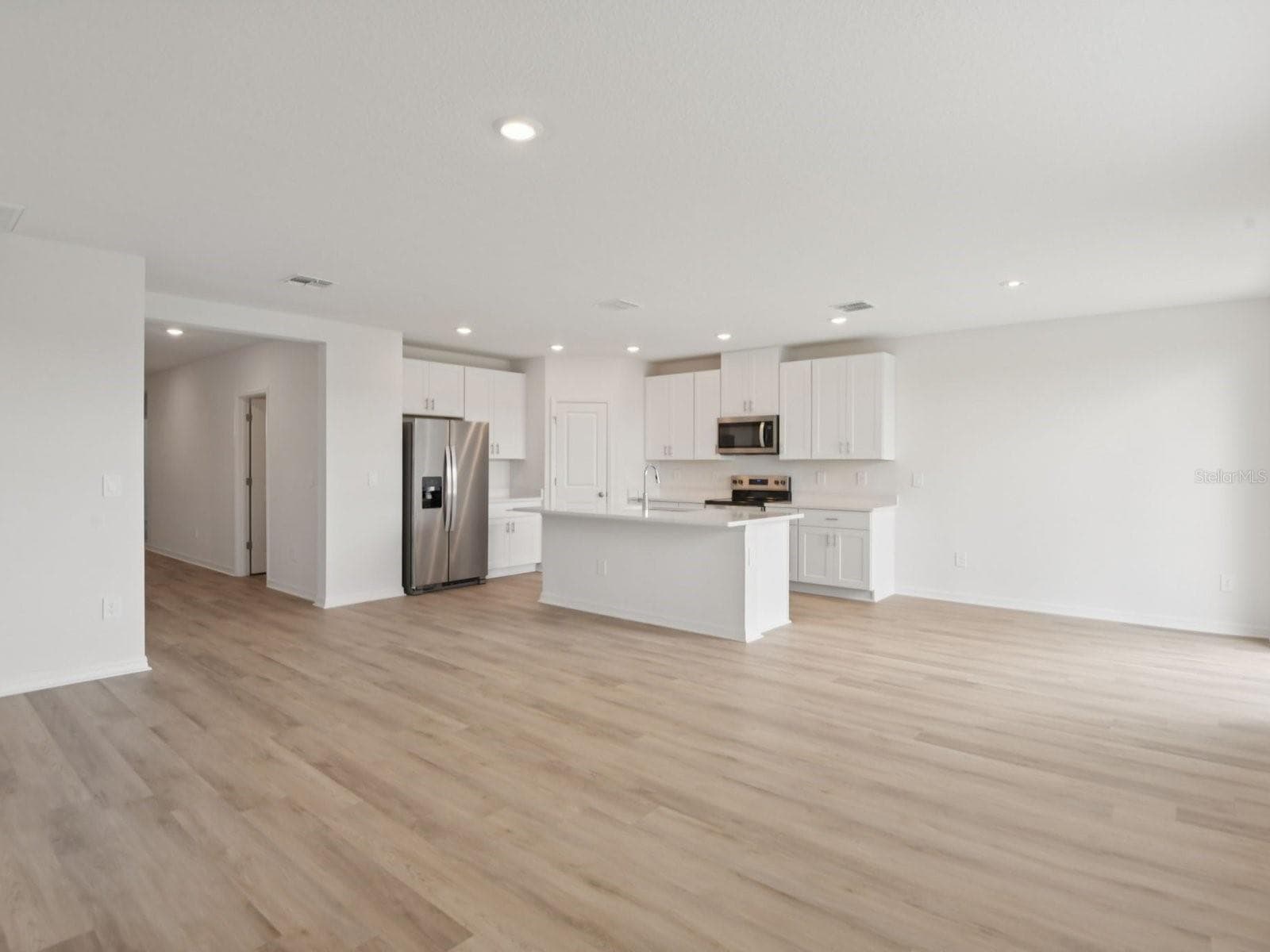 Single Family Residence at 1373 OAK VALLEY DR, AUBURNDALE, photo 2 of 17