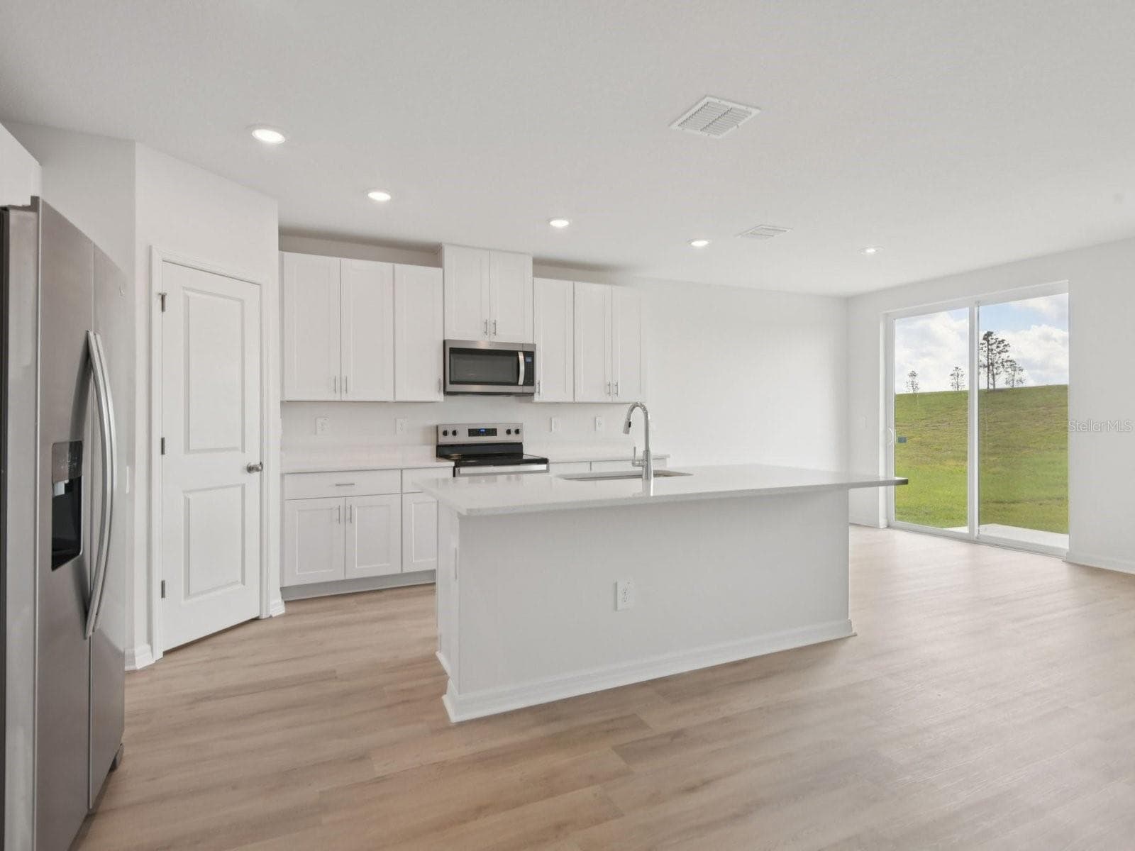 Single Family Residence at 1373 OAK VALLEY DR, AUBURNDALE, photo 4 of 17