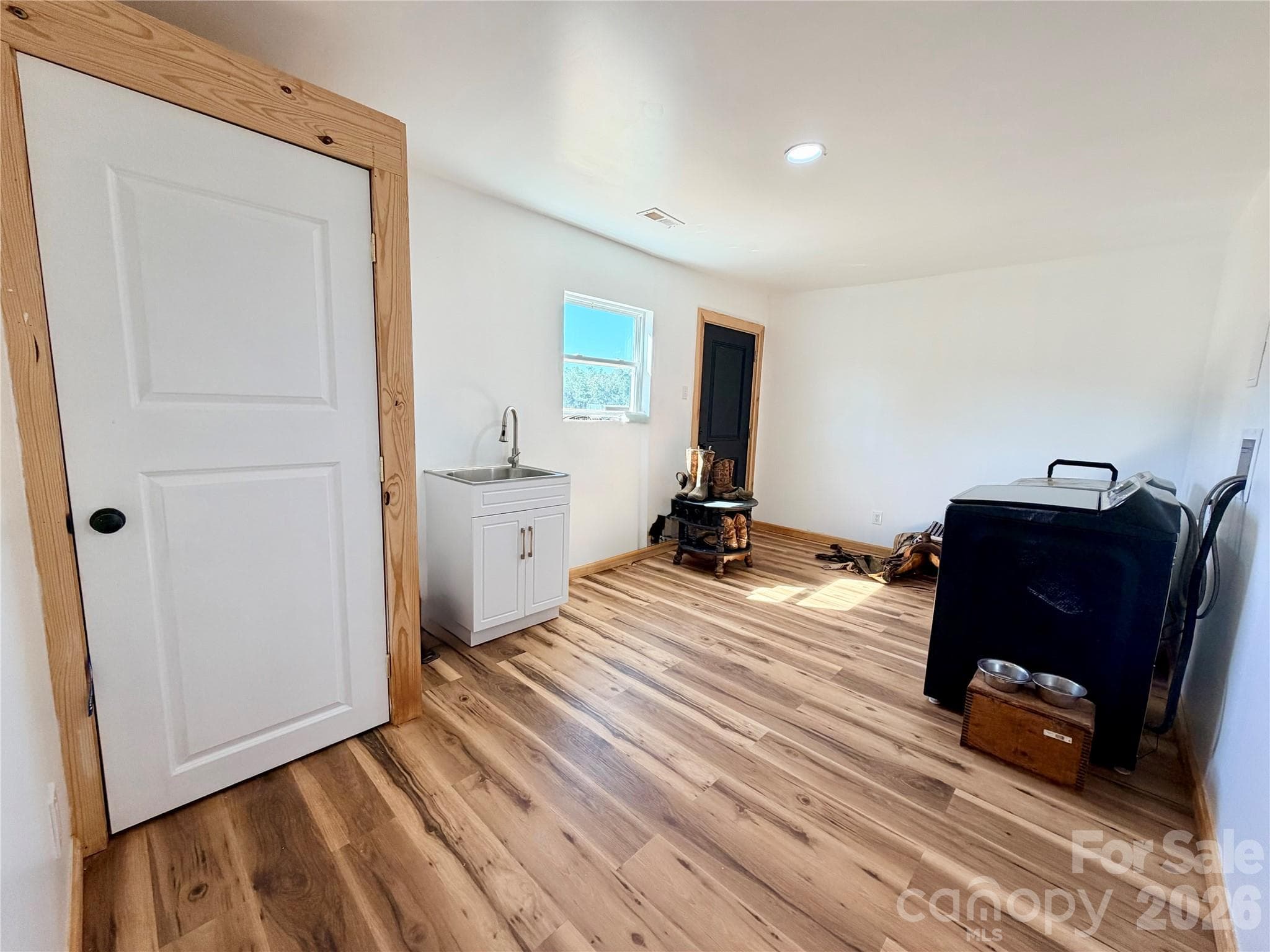 Laundry Mud Room with Sink - 550 Dills Road, Rutherfordton