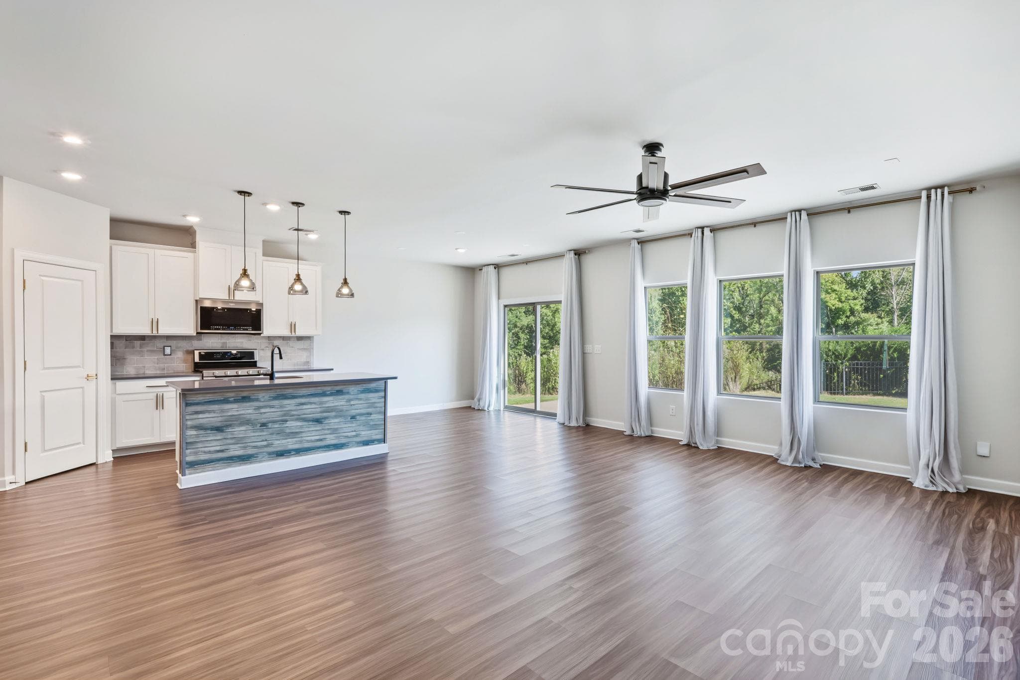 Single Family Residence at 5609 Lavaux Court, Charlotte, photo 6 of 48
