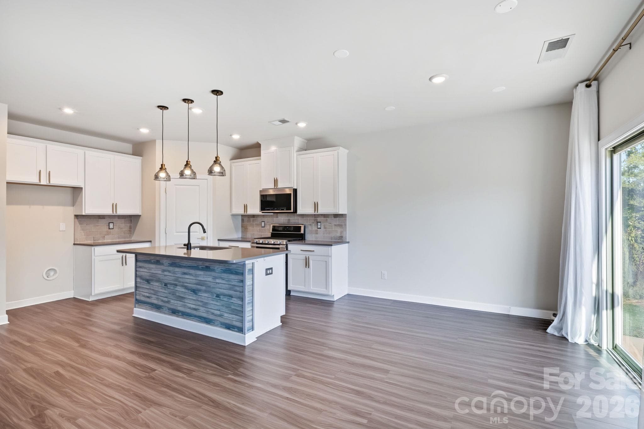 Single Family Residence at 5609 Lavaux Court, Charlotte, photo 7 of 48