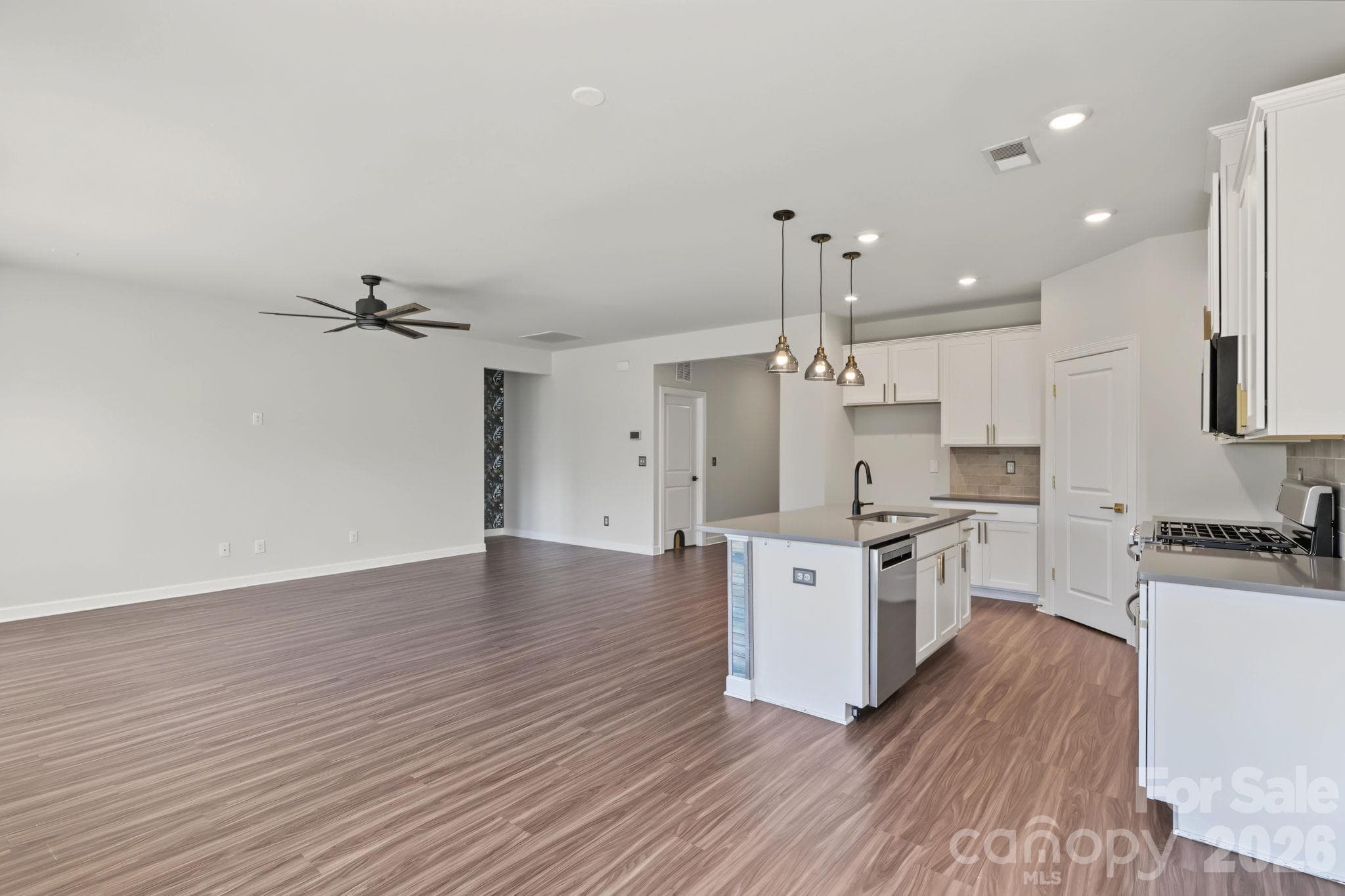 Single Family Residence at 5609 Lavaux Court, Charlotte, photo 10 of 48