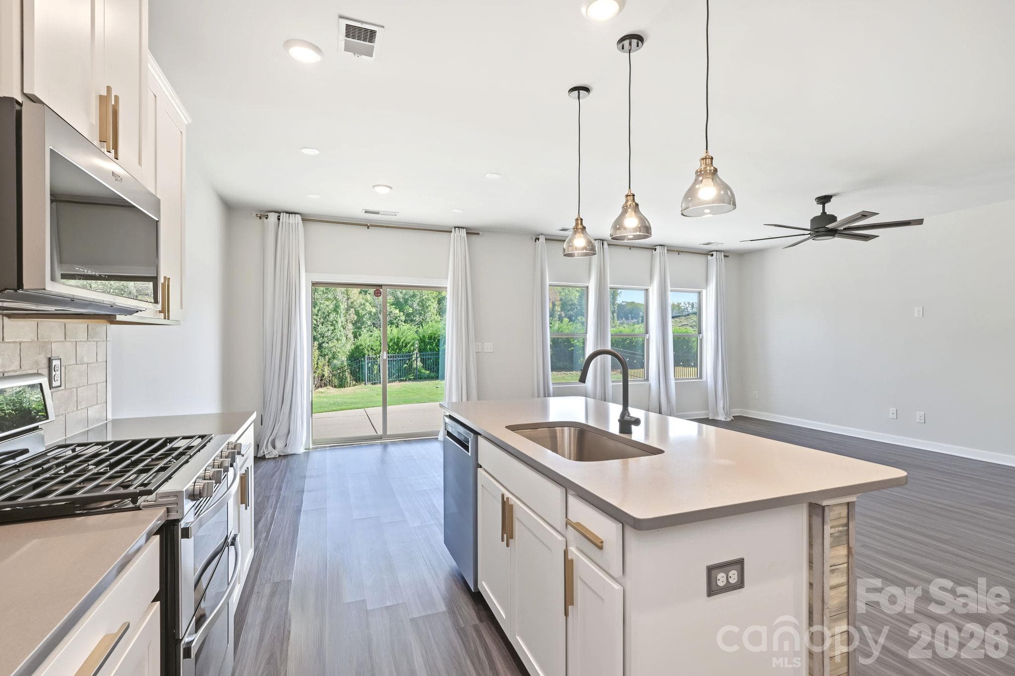 Single Family Residence at 5609 Lavaux Court, Charlotte, photo 12 of 48