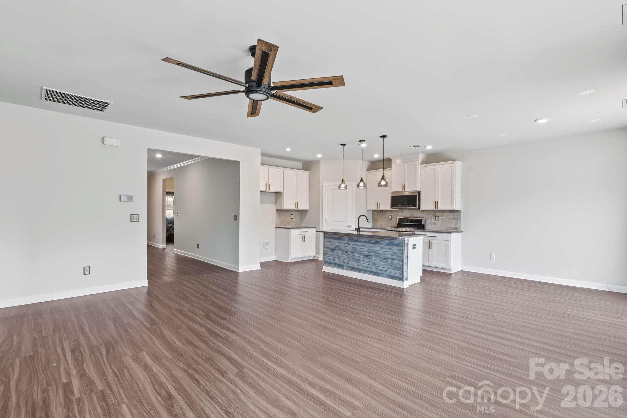 Single Family Residence at 5609 Lavaux Court, Charlotte, photo 13 of 48