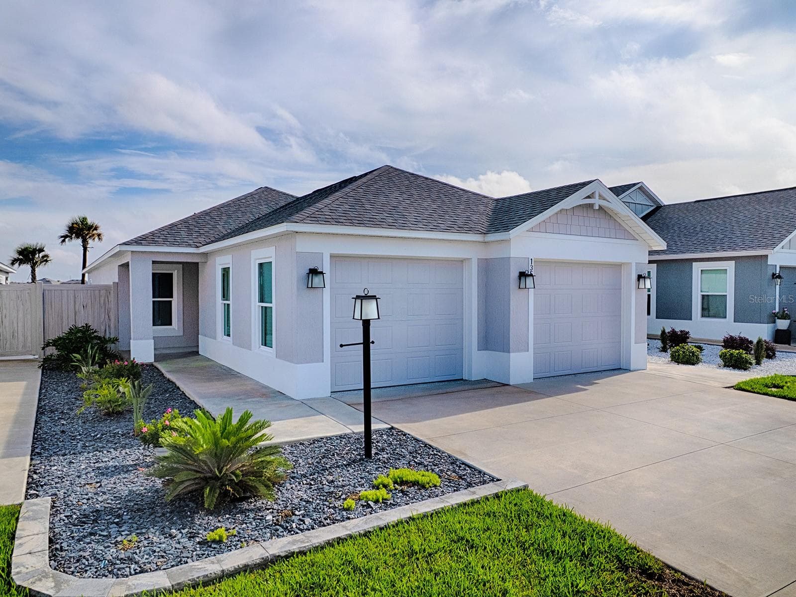 Another view of the front of home - 1359 DARREN DR, THE VILLAGES