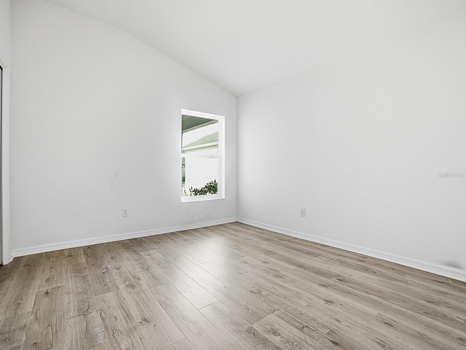 The front left bedroom that looks toward the front of the home - 1359 DARREN DR, THE VILLAGES