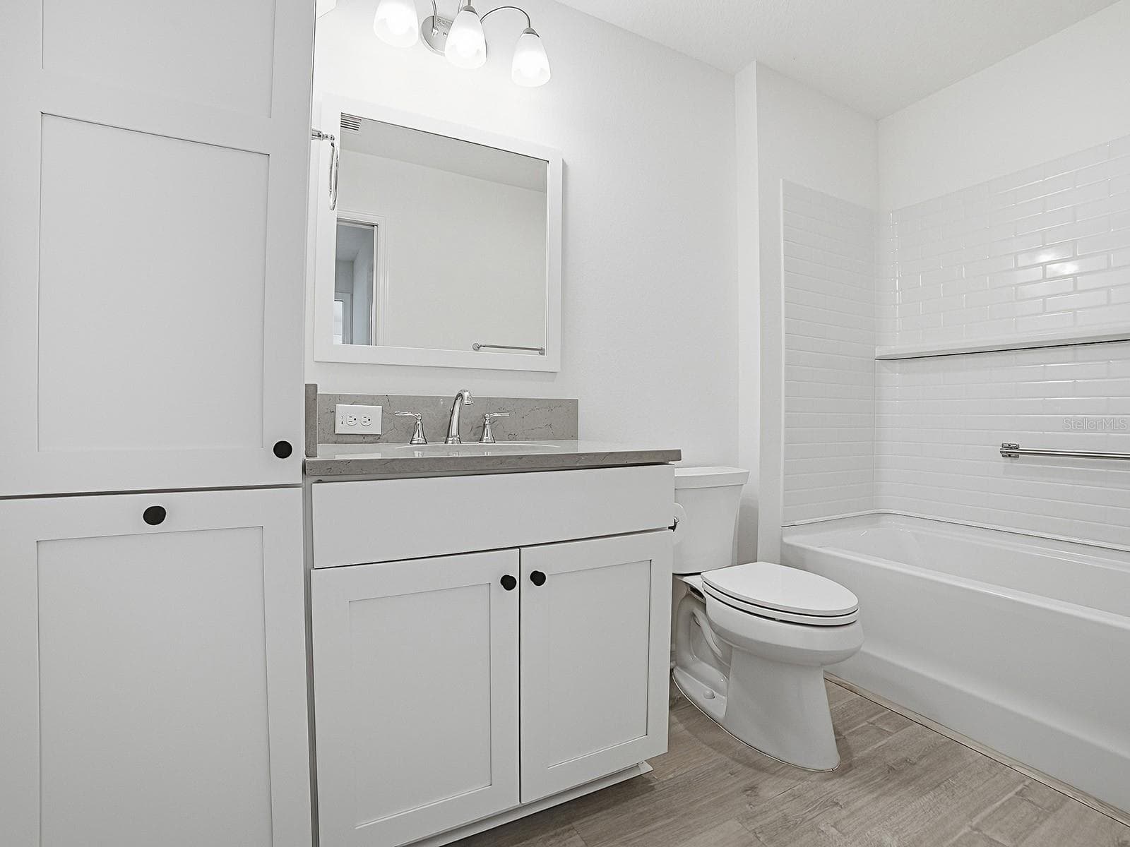 Guest bedroom that services the entire home with guest and the 2 guest bedrooms - 1359 DARREN DR, THE VILLAGES