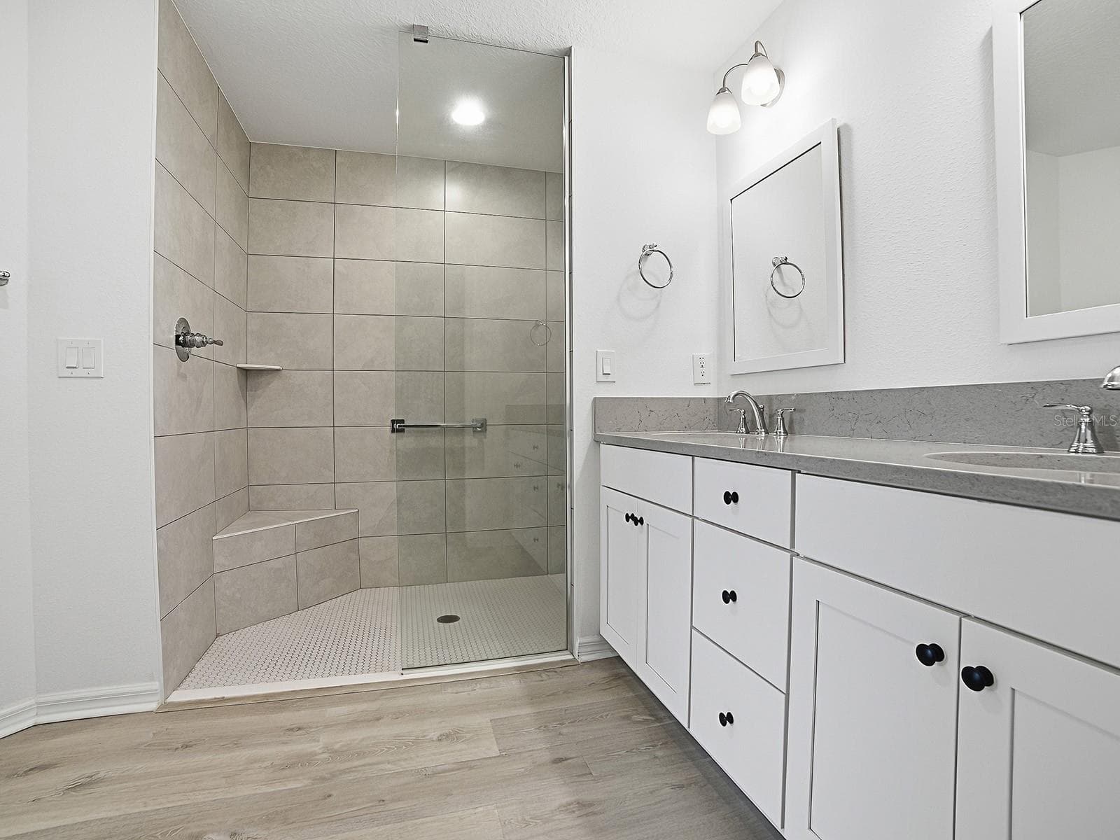 Primary bath walk in shower - 1359 DARREN DR, THE VILLAGES