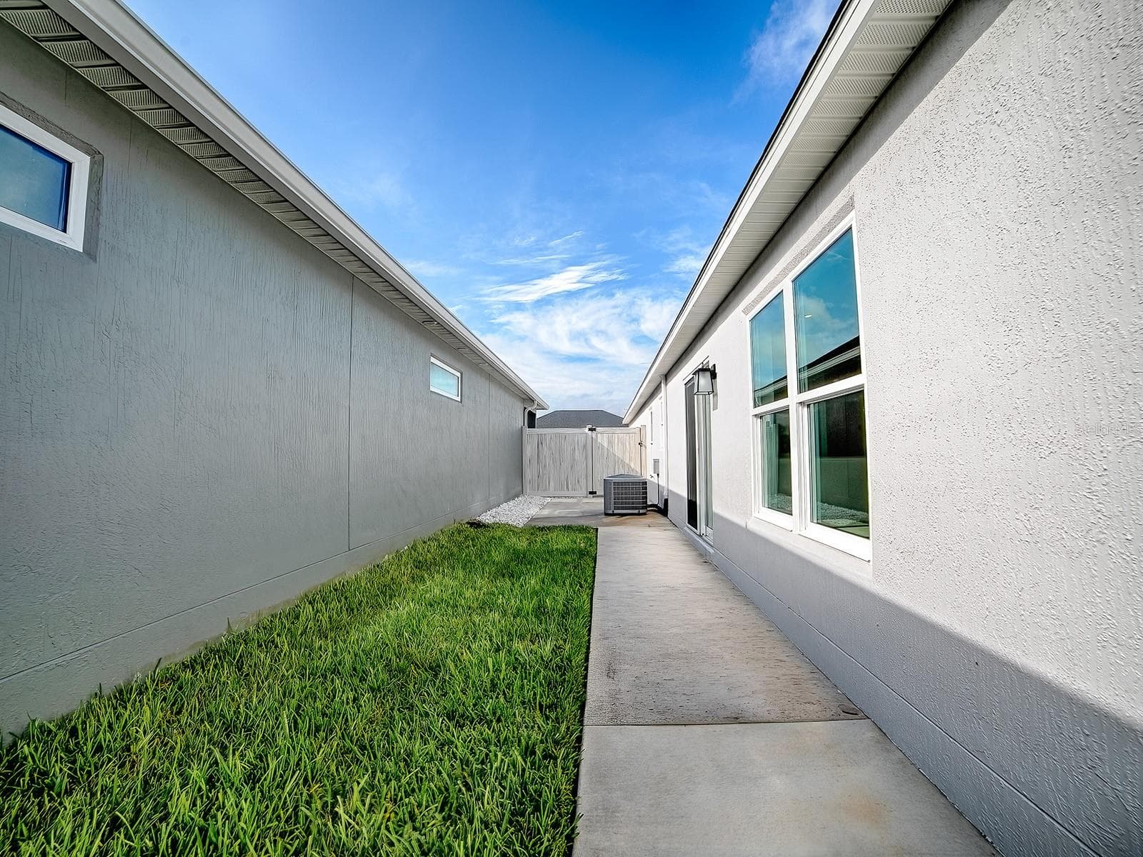View of side of home looking at grilling area - 1359 DARREN DR, THE VILLAGES
