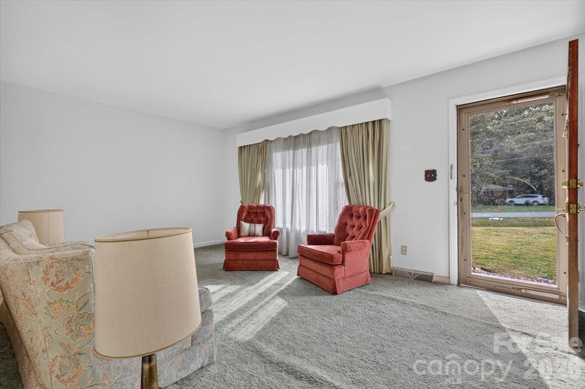 Living Rm - 6324 Elmwood Circle, Charlotte