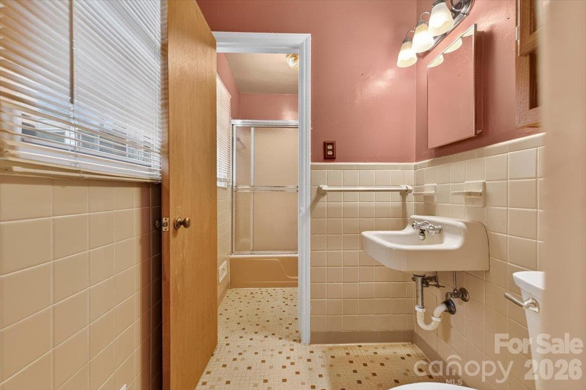 Bath Rm - 6324 Elmwood Circle, Charlotte