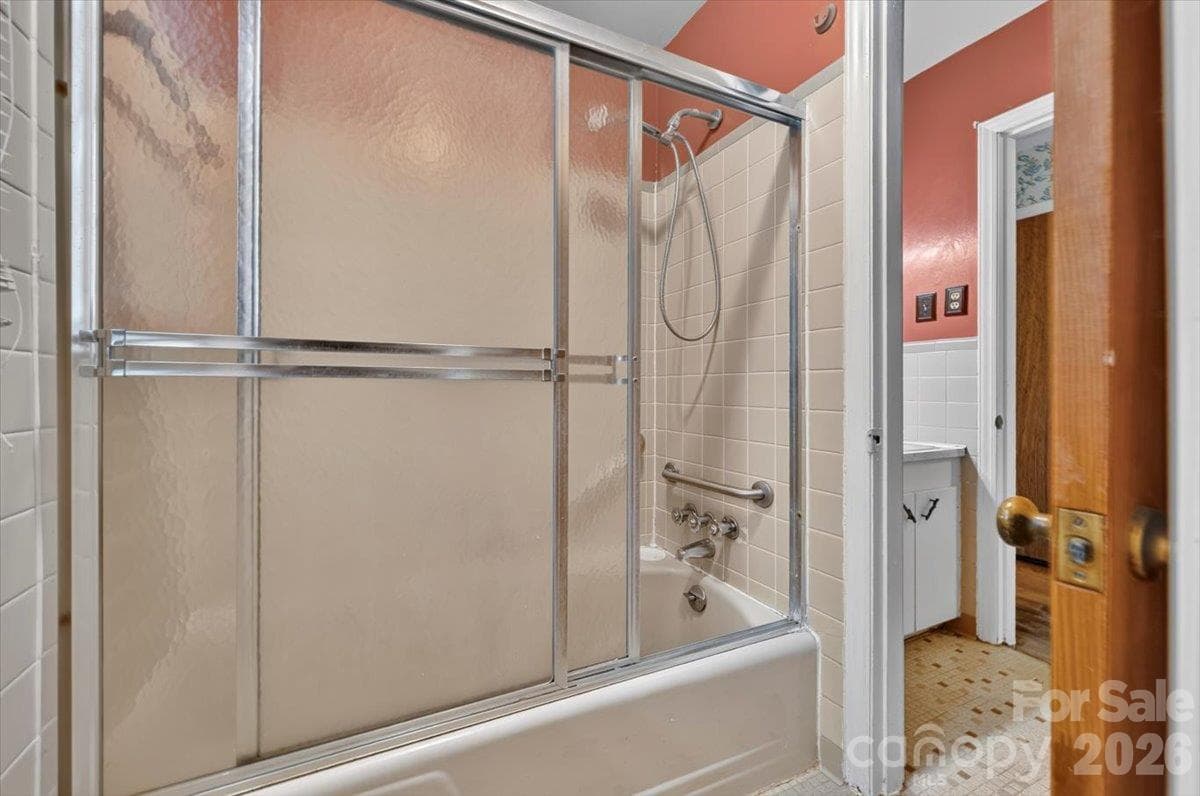 Bath Rm - 6324 Elmwood Circle, Charlotte
