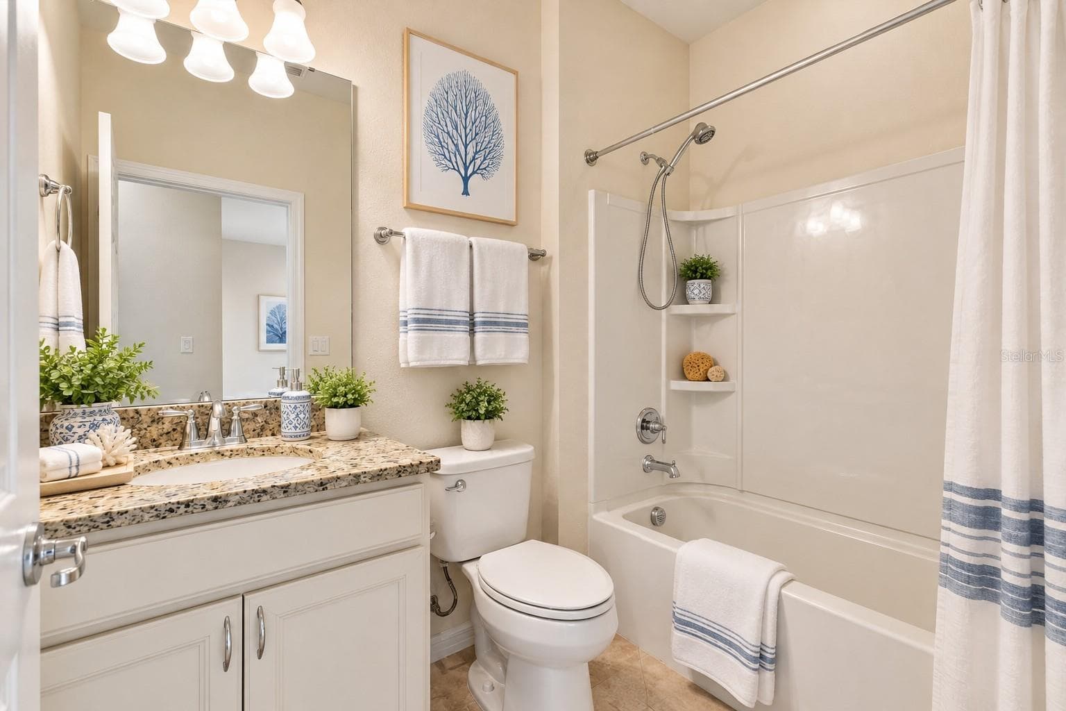 Guest Bath - 1032 SALAMANCA PL, DAVENPORT