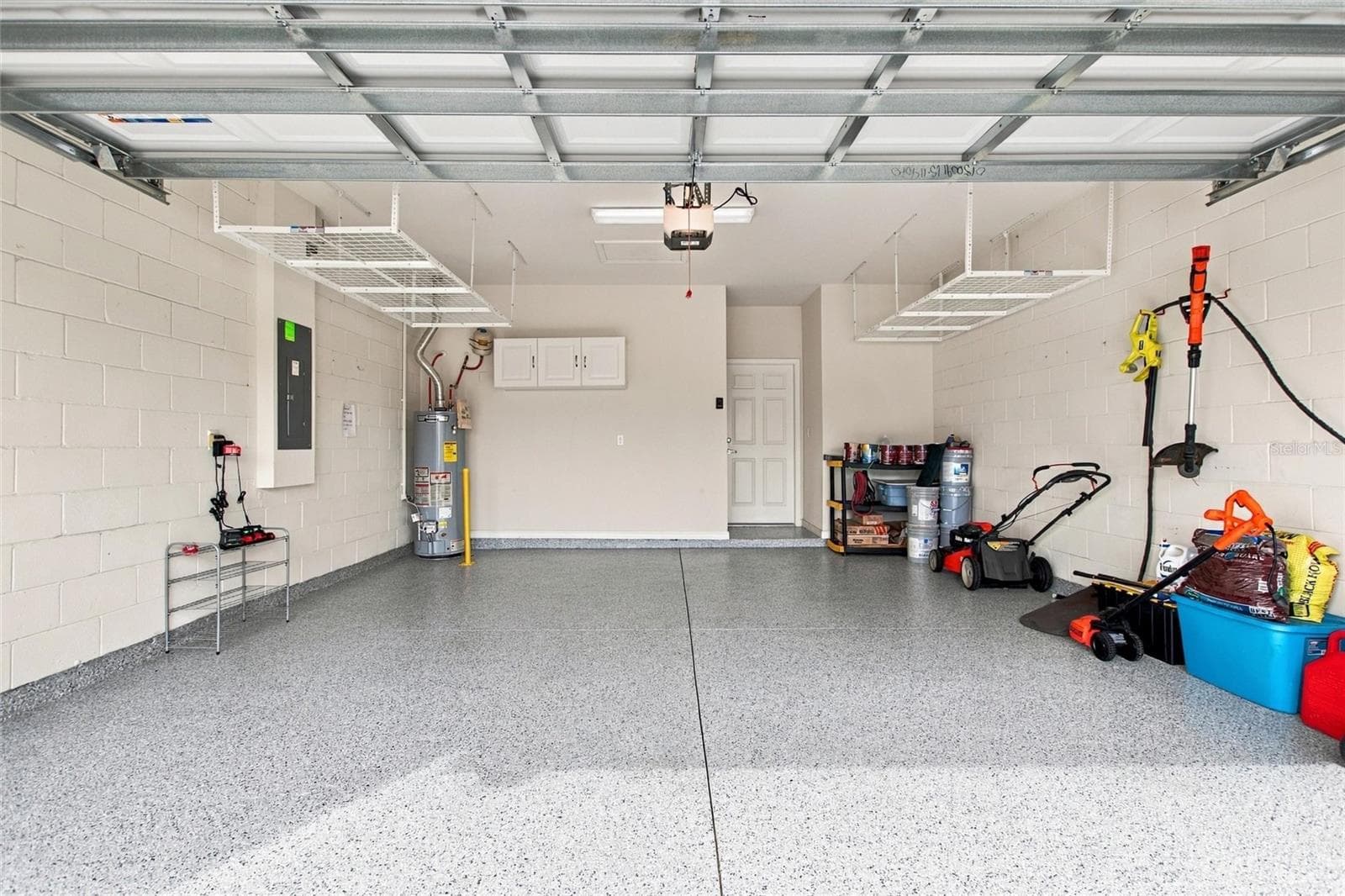 Ample Garage with Epoxy Floor - 1032 SALAMANCA PL, DAVENPORT
