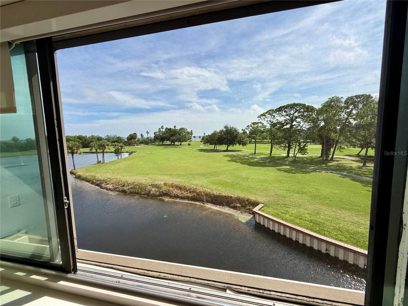 Living room view - 2620 COVE CAY DR #307, CLEARWATER