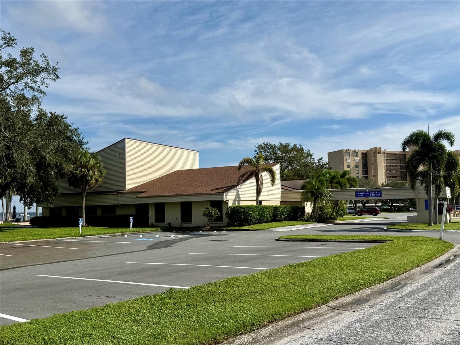 Clubhouse and restaurant - 2620 COVE CAY DR #307, CLEARWATER