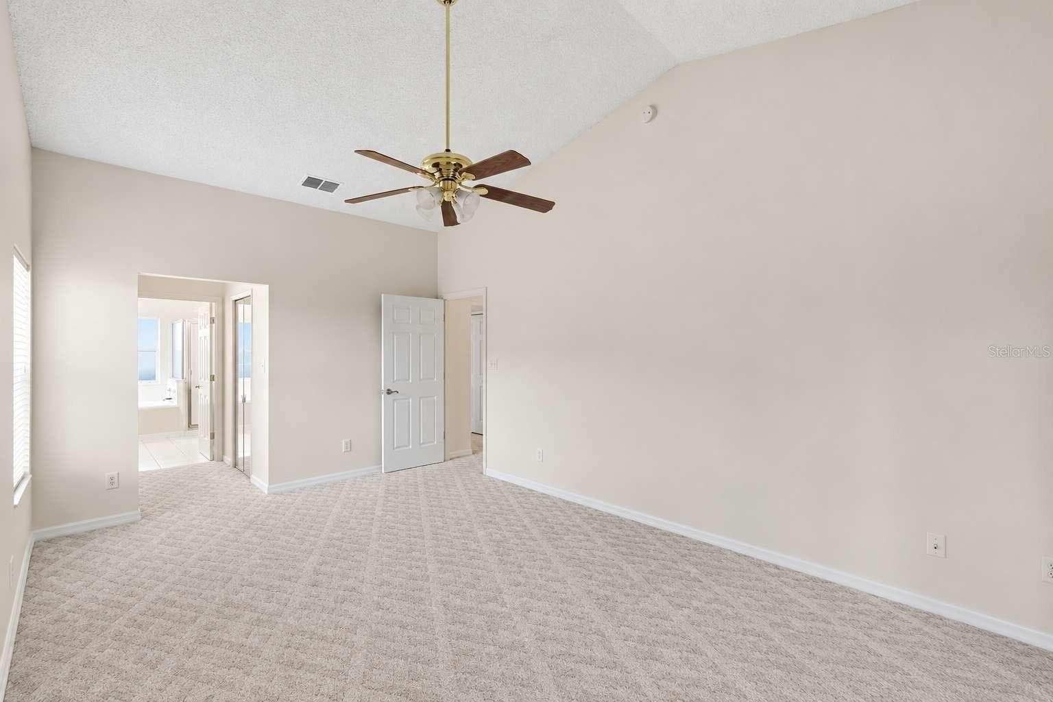 Single Family Residence at 24725 BRIGHTWATER CT, LEESBURG, photo 5 of 16