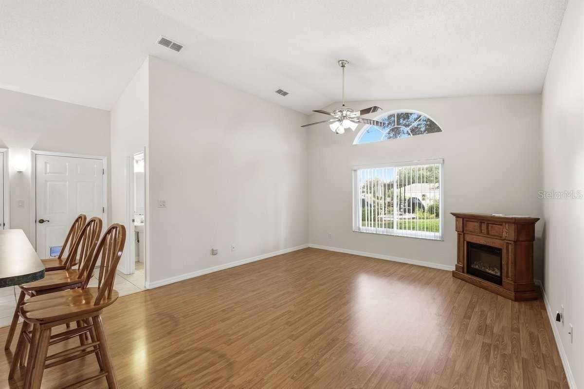 Single Family Residence at 24725 BRIGHTWATER CT, LEESBURG, photo 10 of 16