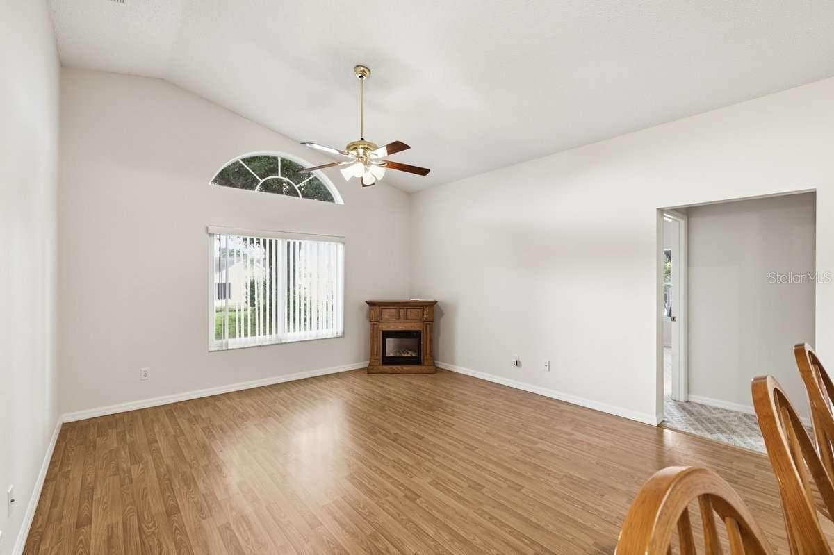 Single Family Residence at 24725 BRIGHTWATER CT, LEESBURG, photo 11 of 16