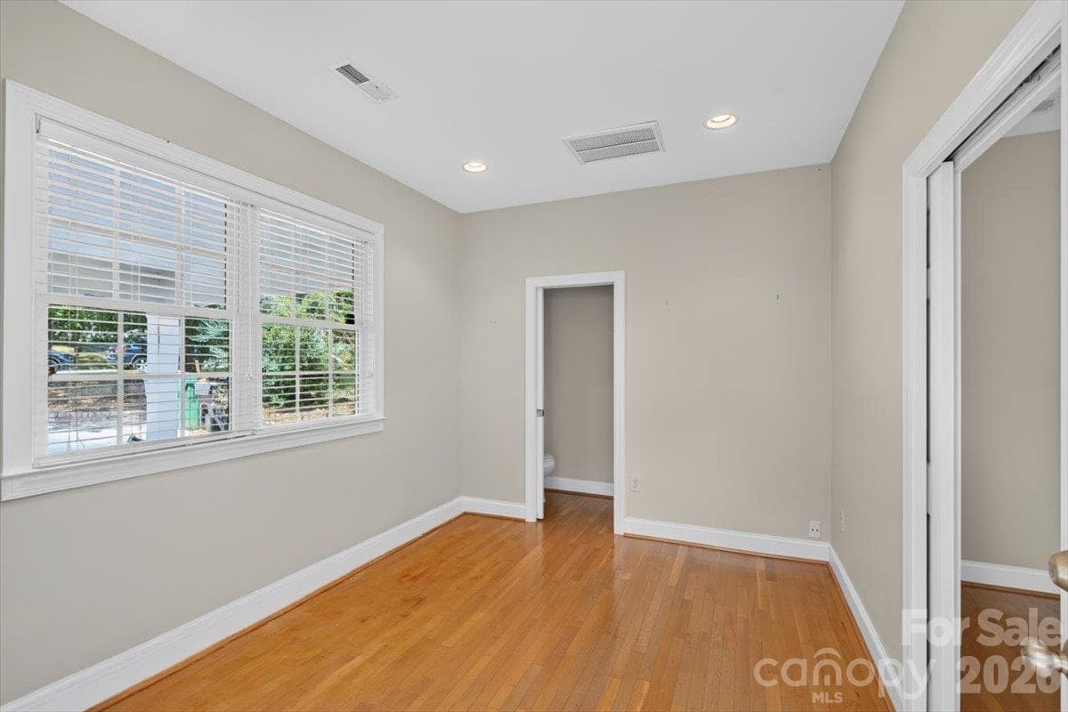 Guest House LA - 4124 Bridgewood Lane, Charlotte