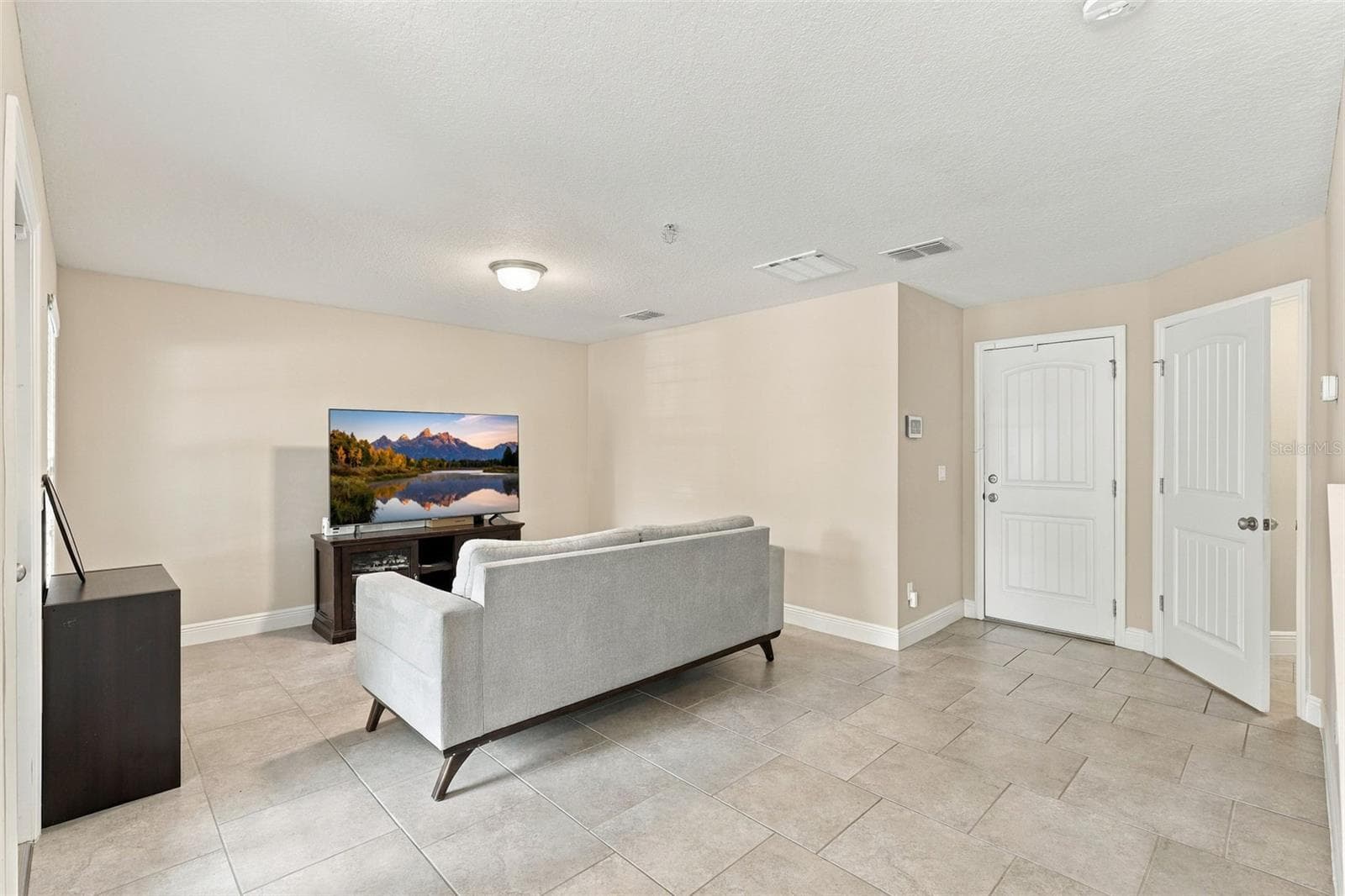 Townhouse at 10818 SUNSET RIDGE LN, ORLANDO, photo 9 of 39