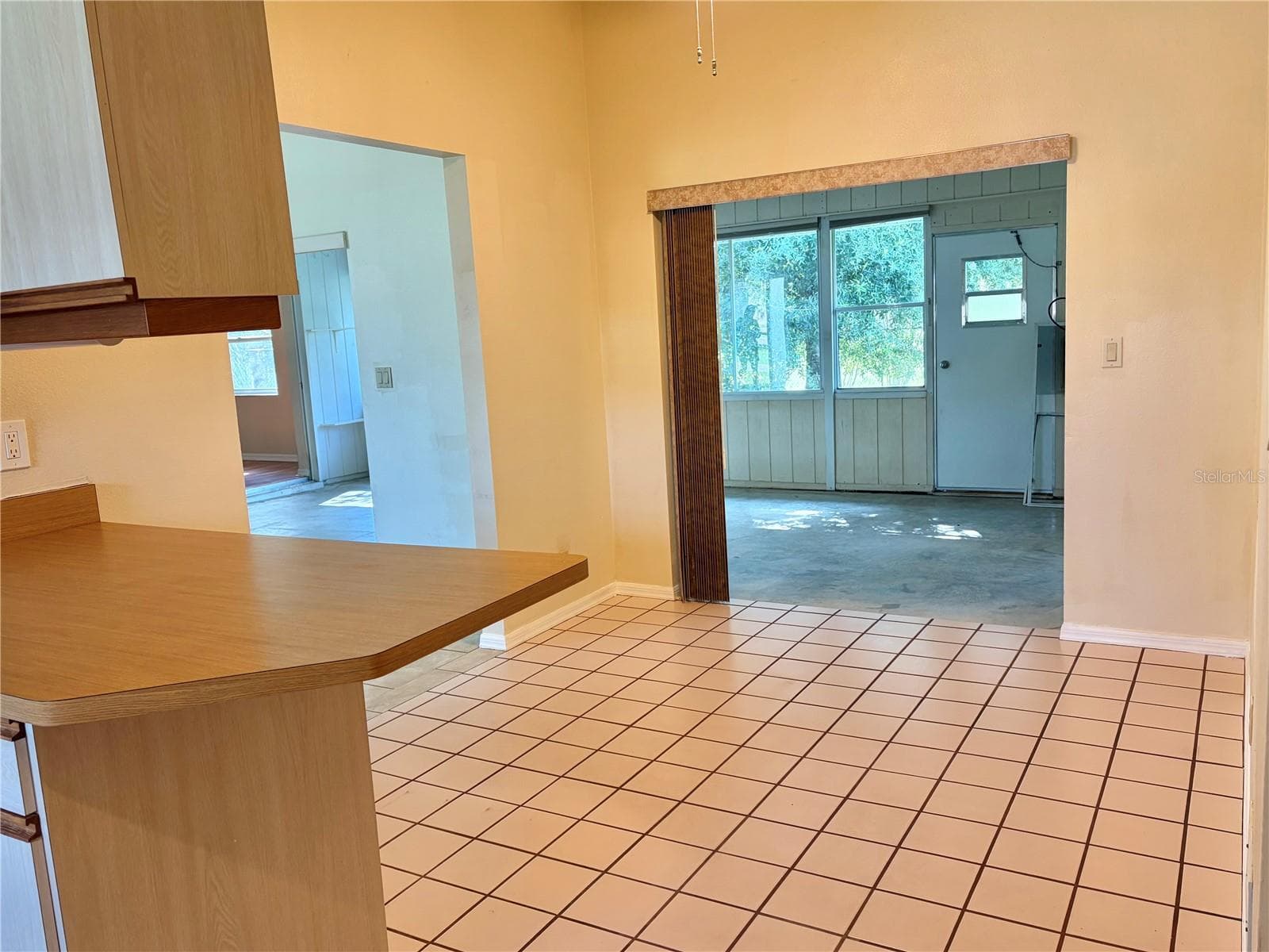 Tile floor, ceiling fan - 8123 BESSEMER AVE, NORTH PORT