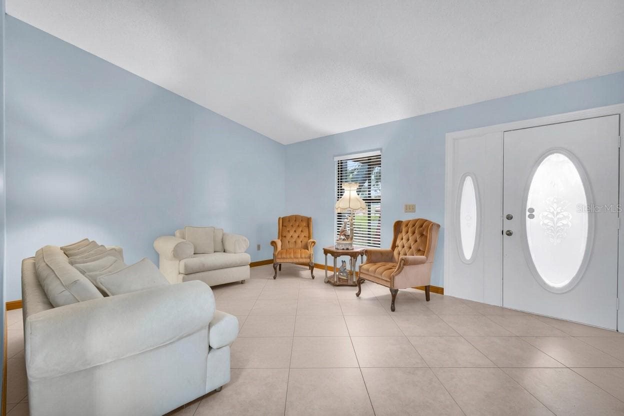 Living room or flex room - 2805 LAKE TOHOPEKALIGA BLVD, KISSIMMEE