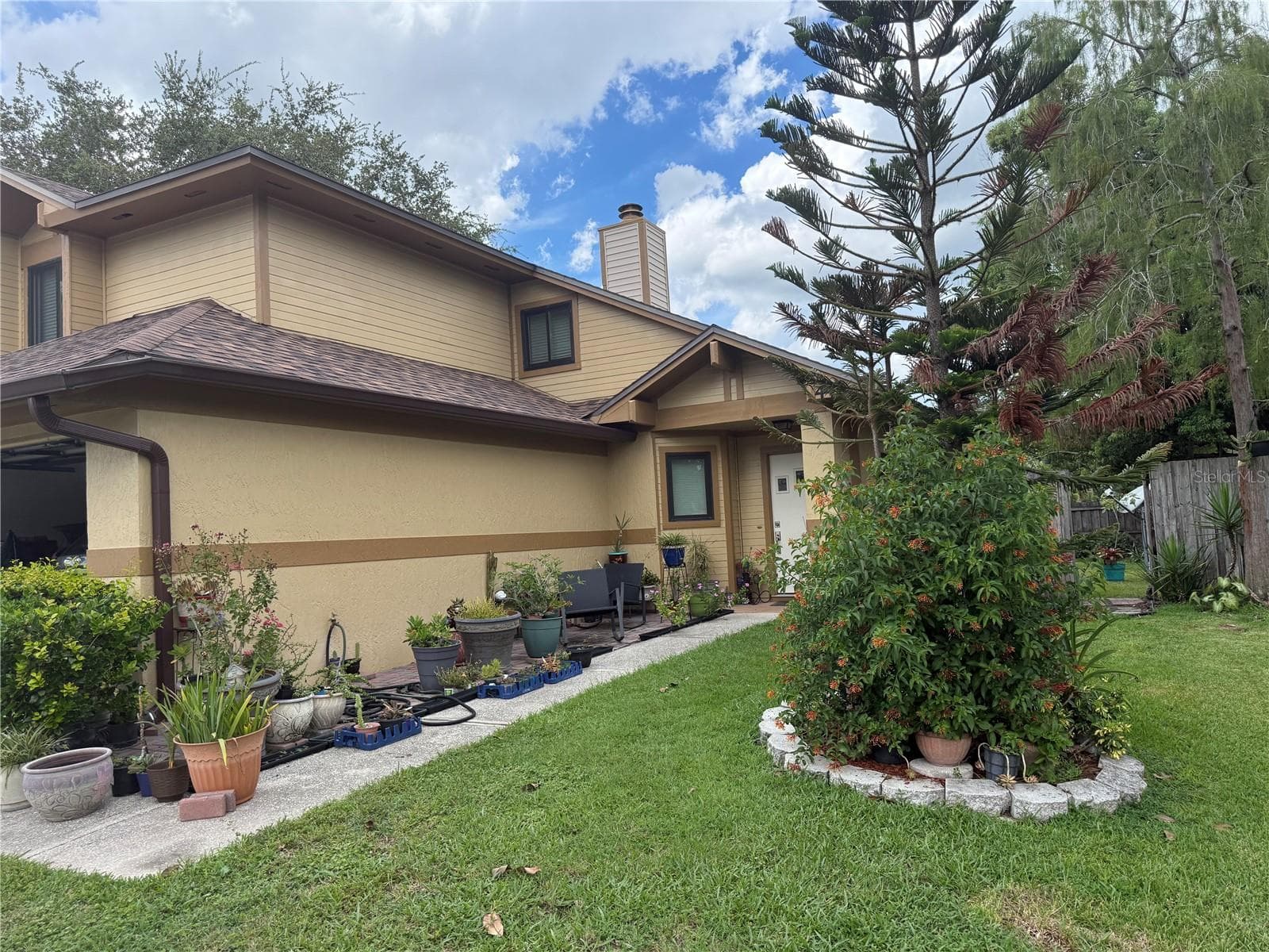 Single Family Residence at 442 E SPRINGTREE WAY, LAKE MARY, photo 2 of 2