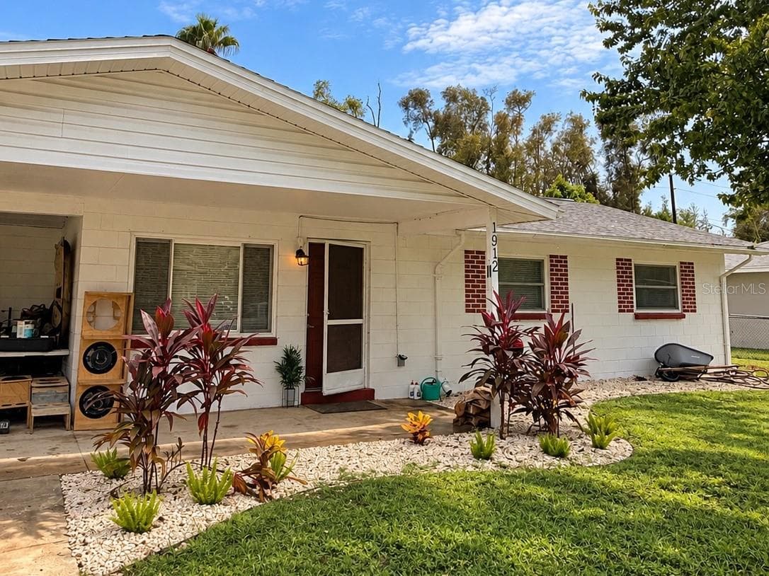 1912 W SKYLINE DR