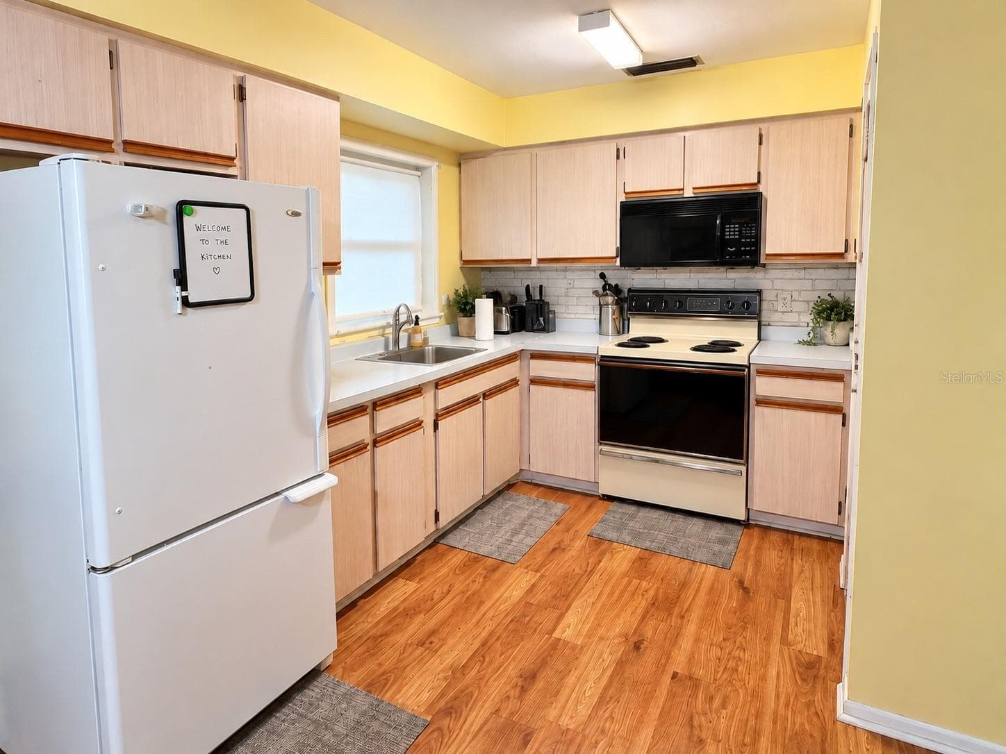 Single Family Residence at 1912 W SKYLINE DR, CLEARWATER, photo 3 of 11